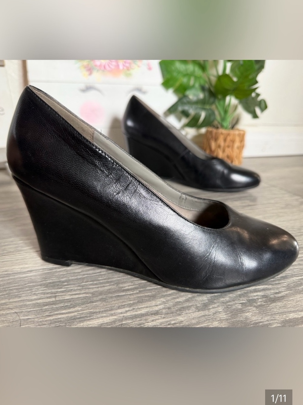 Aerosoles Partnership Black Leather Comfy Wedge Round Toe Pumps. Size 8W